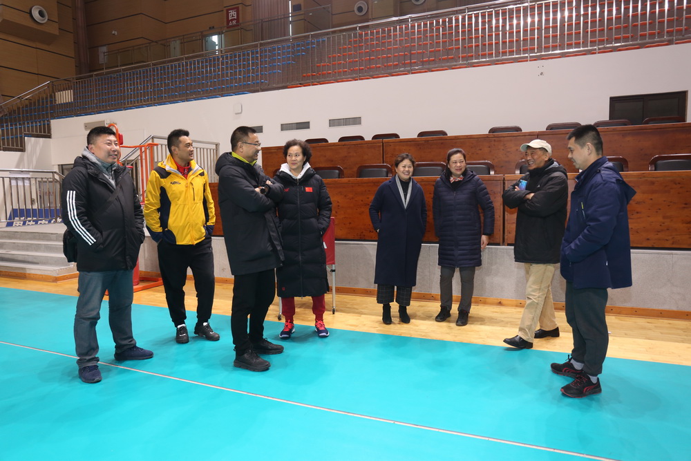 学校领导与到场嘉宾交流 3_调整大小.jpg